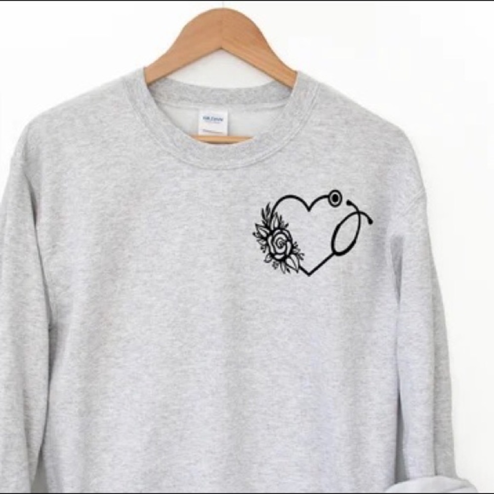 CUTE Nurse 🥰 Women's crewneck